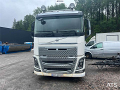 Volvo FH16 6x2 Hook truck w/ 20t palfinger hook and box.