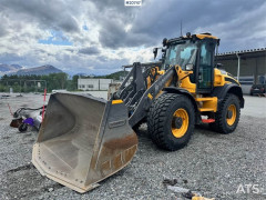 Volvo L45H Wheel Loader w/ Bucket. 850 hours!