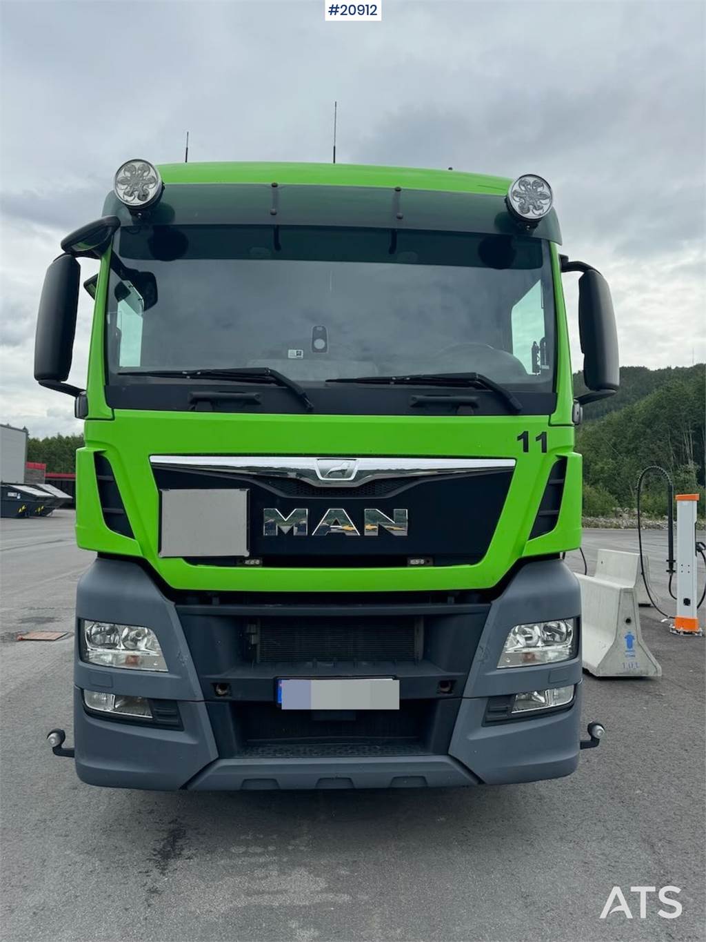 MAN TGX 26.500 6x2 Container Chassis with 2-Ton Lift W