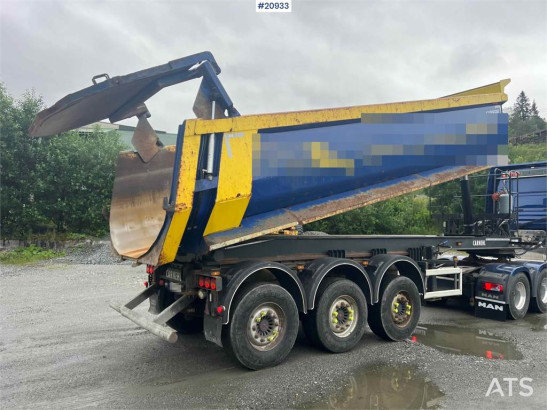 Carnehl 3 axle tipper semi image