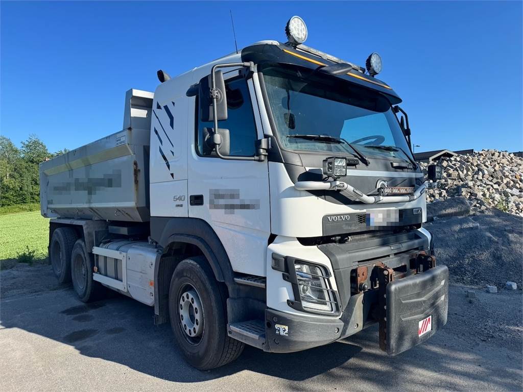 Volvo FMX 540 6x4 Plow Rigged Tipper Truck. Low KM! image