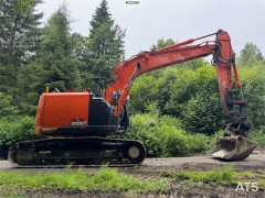 Hitachi ZX225 Tracked Excavator w/ Rototilt, Grading Bucke