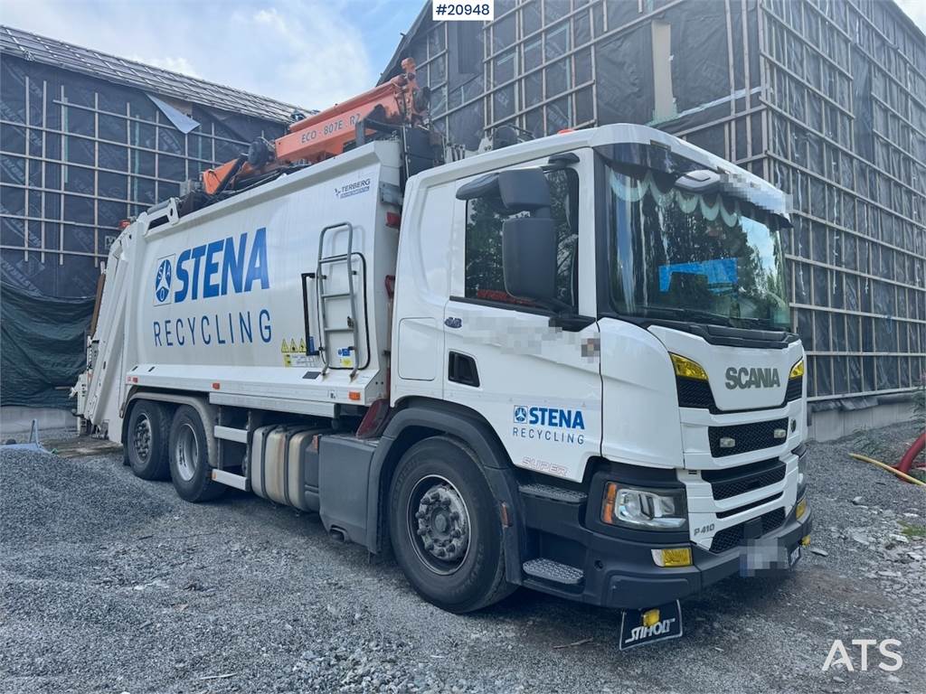 Scania P410 Compactor truck w/ Crane. image