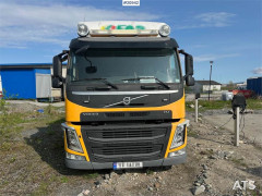 Volvo FM 370 6x2 - 2 chamber refuse truck.