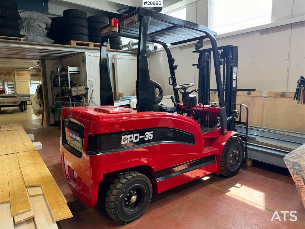 CPD- 35 Counterbalance Truck image