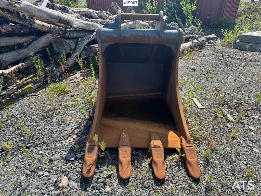 Ema Grave bucket w/ S70 attachment image