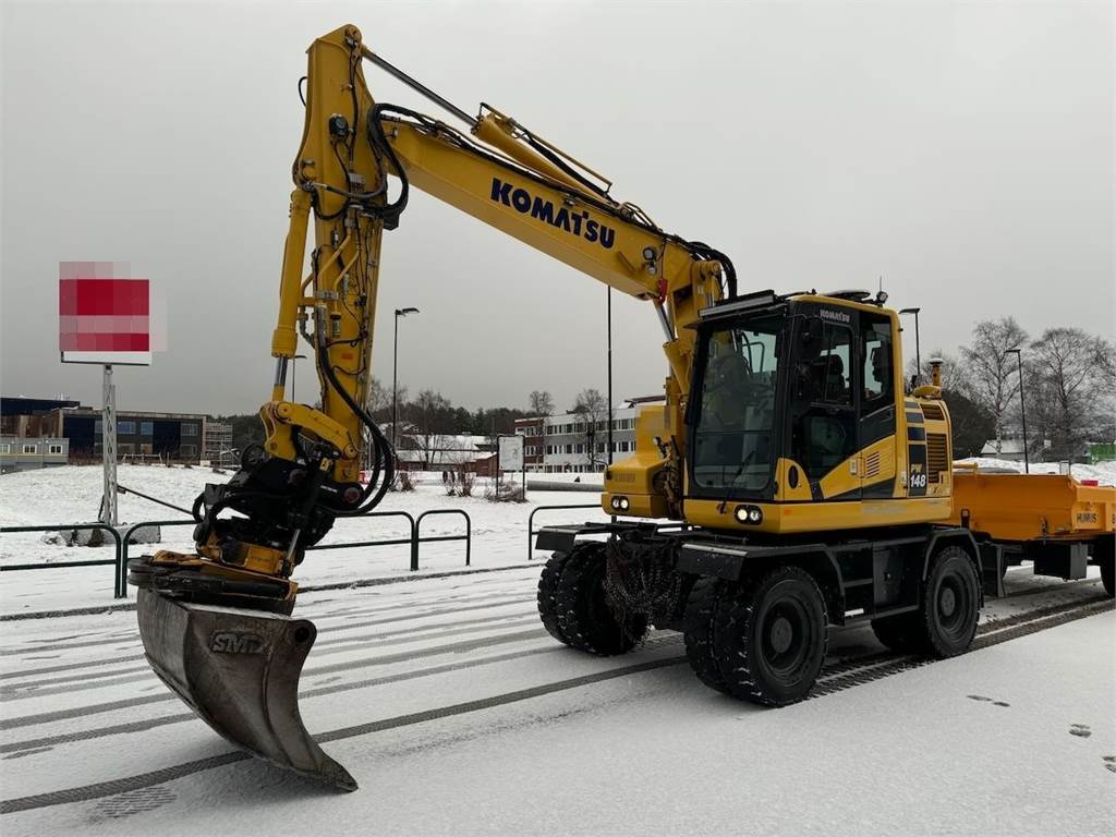 Komatsu PW148-11 Wheeled excavator w/ bucket, tilt and GPS image