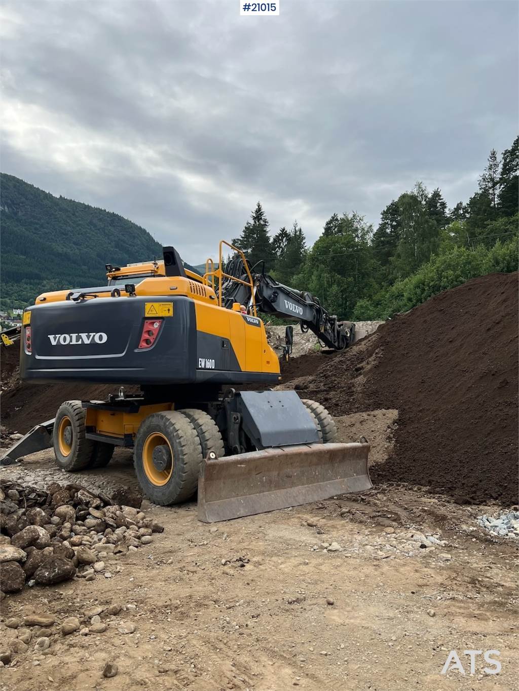 Volvo EW160D Wheel excavator w/ Rototilt and 2 buckets. 