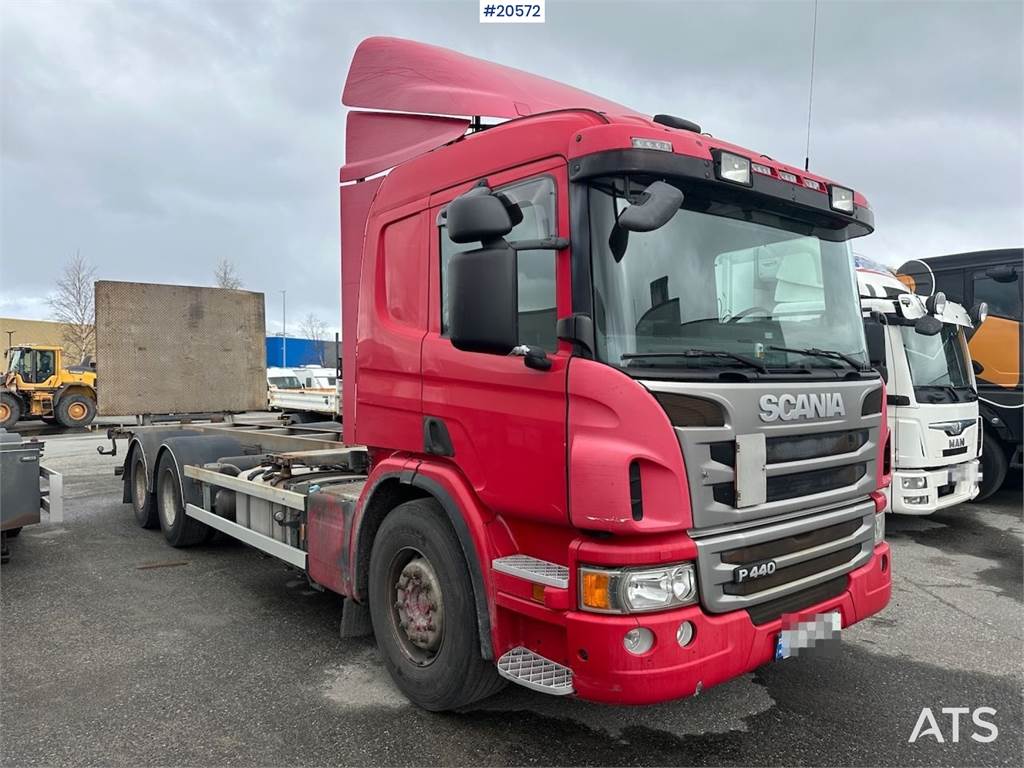 Scania P440 3 axle container truck w/lift. WATCH VIDEO. image