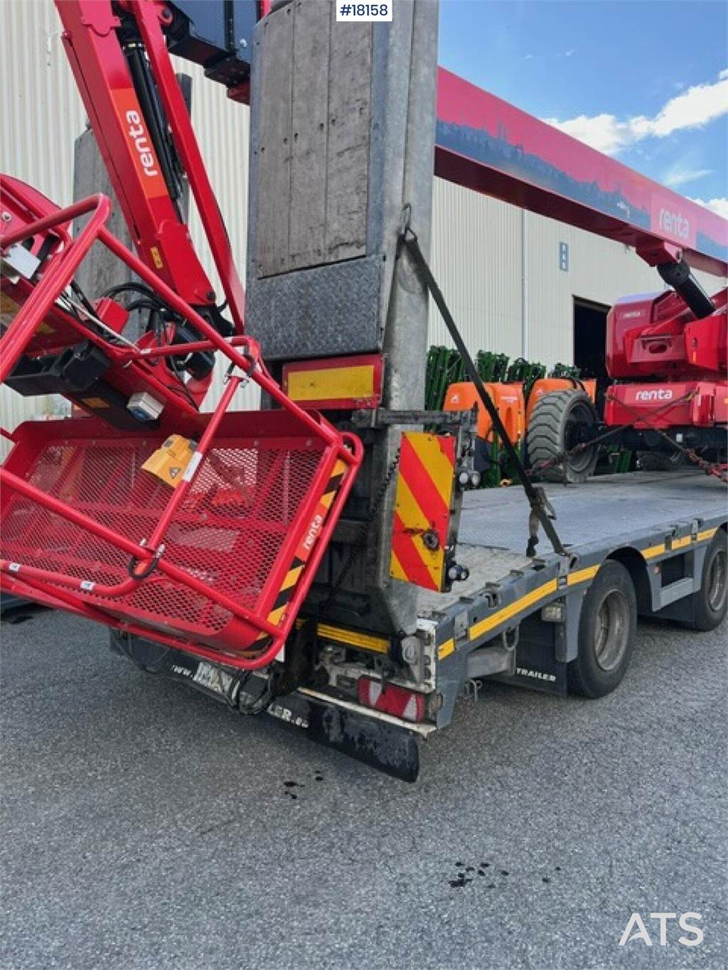 MAX Trailer Machine semi w/ widening and hydraulic bridges.