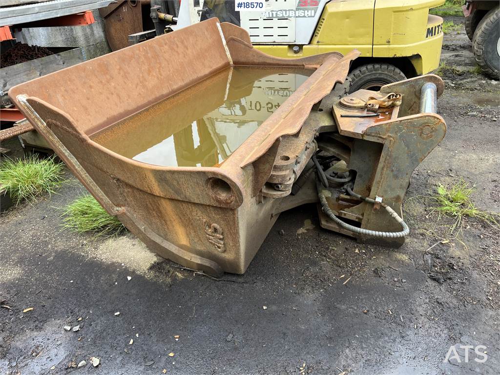 SMP Hydraulic Sanding Bucket with S80 Attachment image