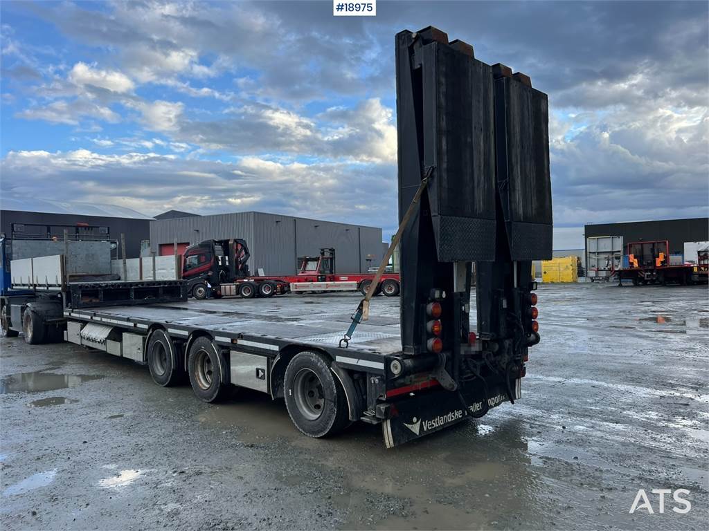 HRD 3 axle trailer w/ extension of 5.5 meters and Hydr image