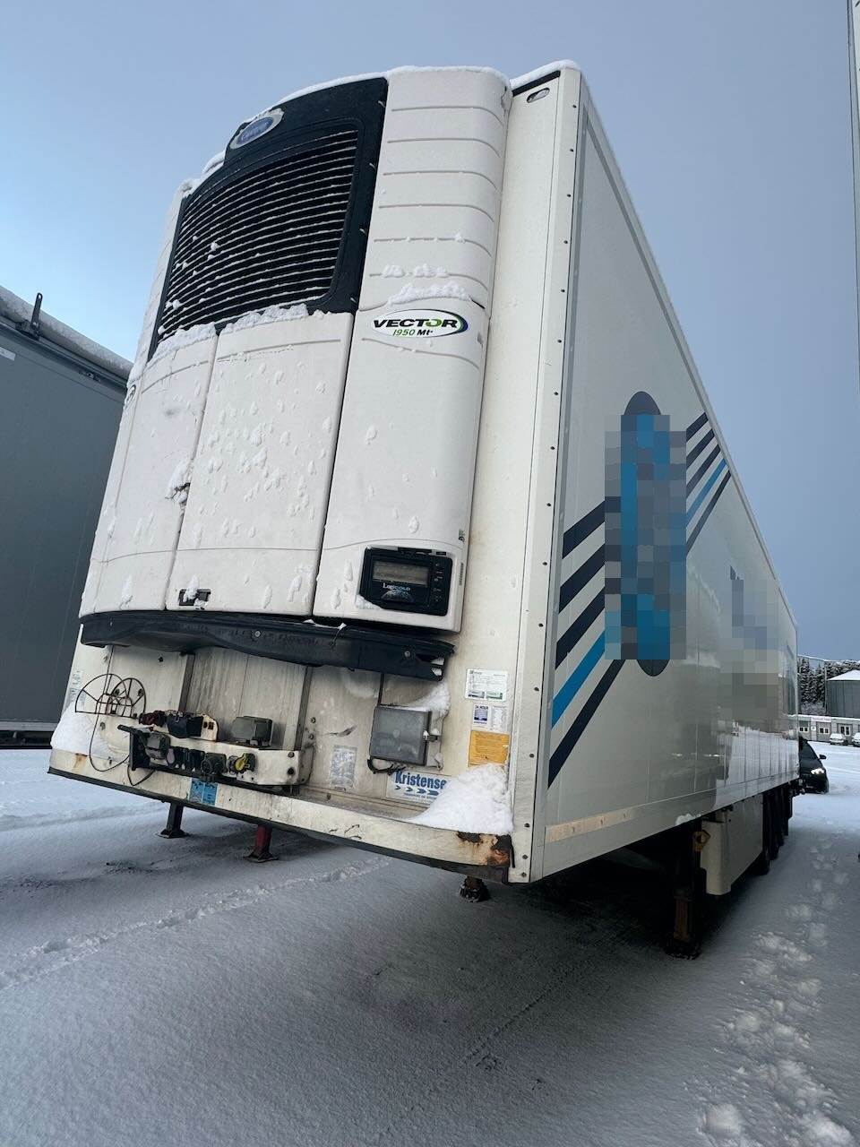 Schmitz Cargobull closed semi-trailer w/ Carrier aggregate and lift image
