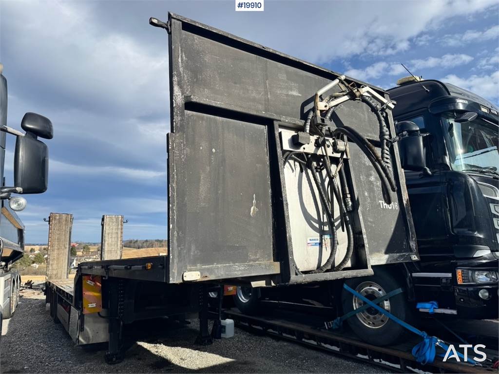 Istrail Machinery Semi-trailer w/ Hydraulic bridges. image