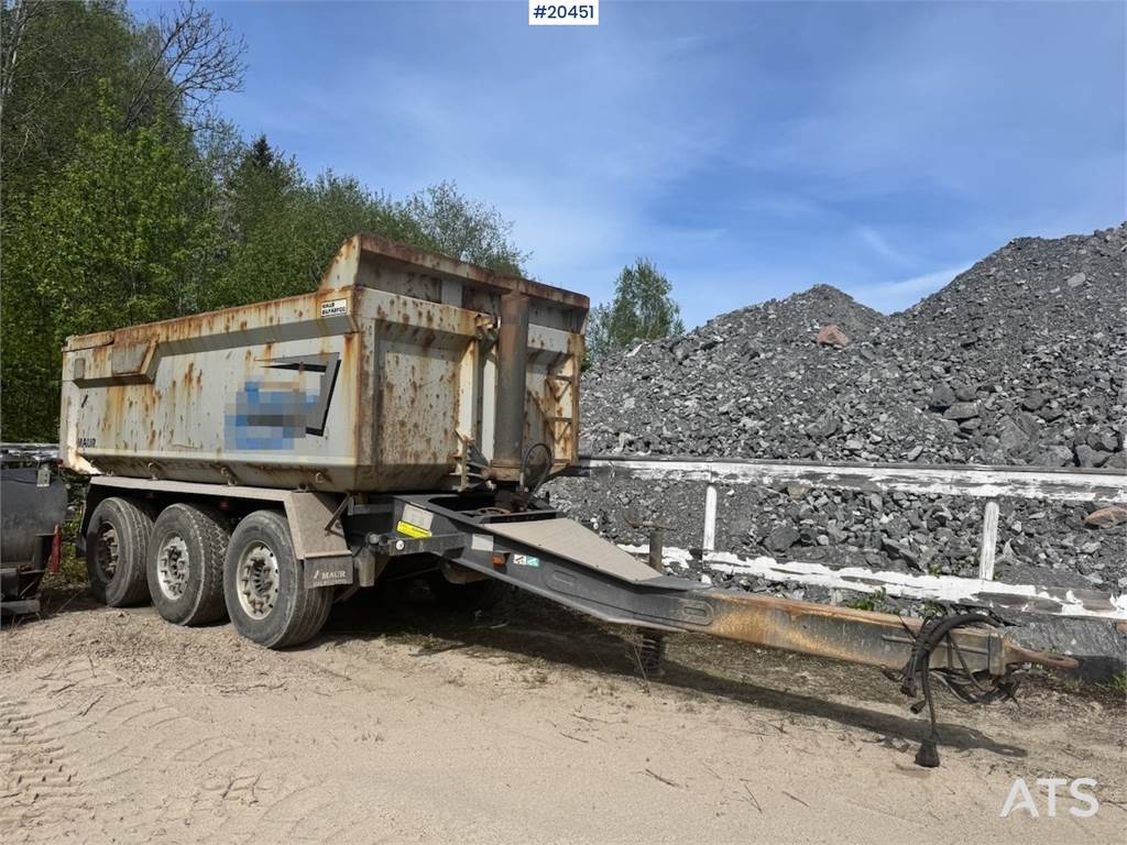 Maur Trailer. image