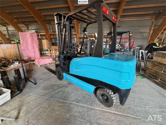 Hilt CPD-30 truck w/extensions. – lifting height 5 Hilt CPD-30 truck w/extensions. – lifting height 5 2025 2 Forklift