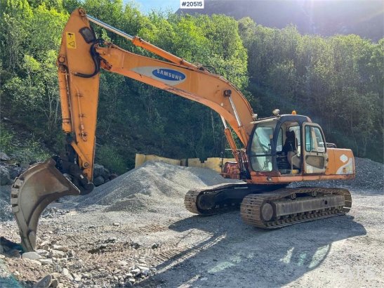 Samsung se210 LC3 Excavator w/ toothed bucket. WATCH THE V Samsung se210 LC3 Excavator w/ toothed bucket. WATCH THE V 1999...