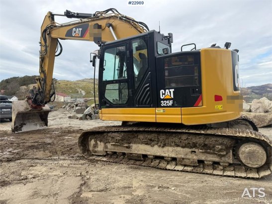 CAT 325FLCR with Engcon rototilt and grading bucket 38 2018 2 Crawler Excavators image 16