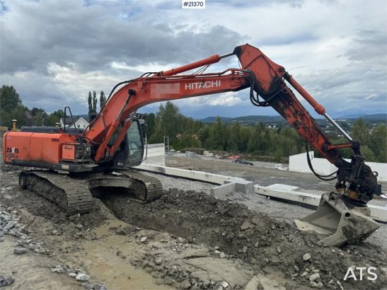 Hitachi ZX210LC-5B Tracked excavator w/ tilt, bucket and G ZX210LC-5B Tracked excavator w/ tilt, bucket and G 2013 2 Crawl...