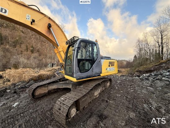 New Holland E265 Excavator with tooth bucket and defective rot E265 Excavator with tooth bucket and defective rot 2006 2 C...
