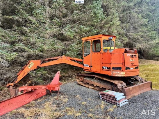 Schaeff HR26 crawler excavator with 2 buckets. Schaeff HR26 crawler excavator with 2 buckets. 1985 2 Crawler Excavators im...