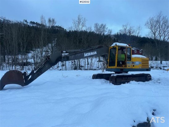 Åkerman EC200 excavator with 2 buckets. SEE VIDEO. EC200 excavator with 2 buckets. SEE VIDEO. 1996 2 Crawler Excavators im...