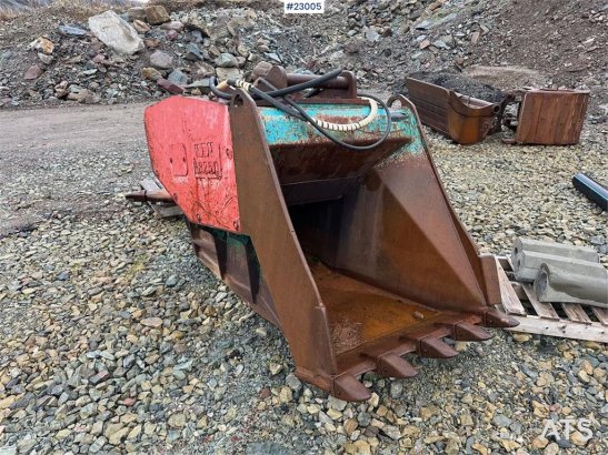 VTN FB250 crusher bucket w/ S70 attachment. VTN FB250 crusher bucket w/ S70 attachment. 2007 2 image 12