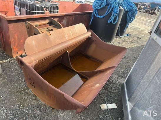 SMP sanding bucket w/ oilquick 80 attachment SMP sanding bucket w/ oilquick 80 attachment 2