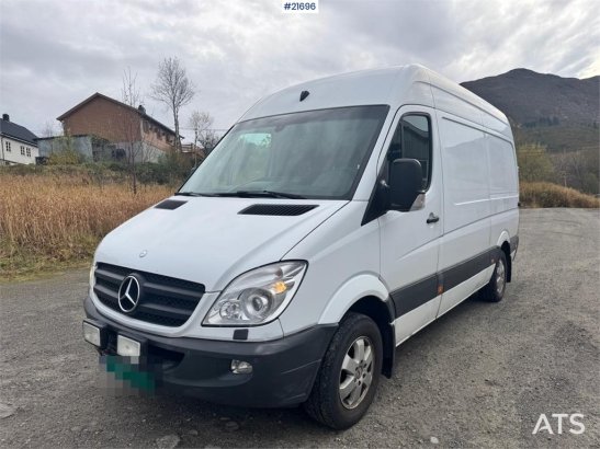 Mercedes-Benz Sprinter 316 w/ Lift REPAIR OBJECT Sprinter 316 w/ Lift REPAIR OBJECT 2011 2 Small Vans image 31