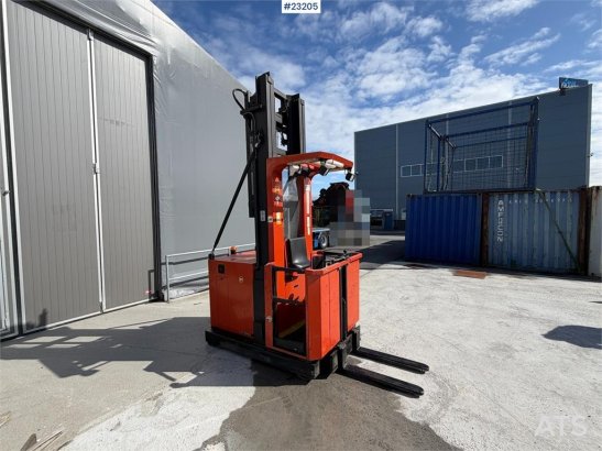 BT Plukktruck-stabletruck, charger BT Plukktruck-stabletruck, charger 2007 2 Forklift