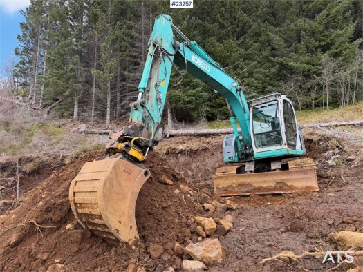 Kobelco SK135 SRLC-1E excavator w/ 3 buckets, Jib, new ste 