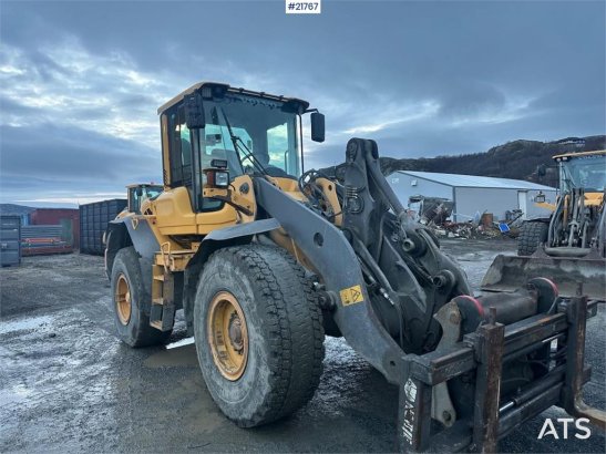 Volvo L90F wheel loader w/ Volvo gravel bucket. WATCH VI 10140 2011 2 Wheel Loaders