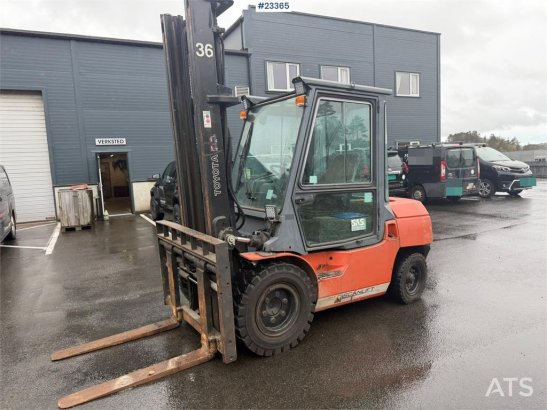 Toyota 02-7FD45 forklift 02-7FD45 forklift 2002 2 Forklift