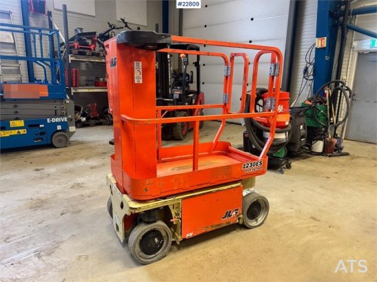 JLG 1230ES scissor lift. 230 hours. 1230ES scissor lift. 230 hours. 2016 2 Scissor Lifts image 31