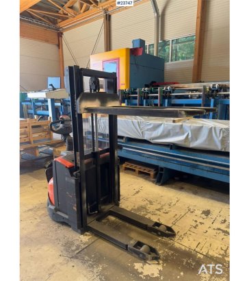 Linde SWE100 Pedestrian Pallet Stacker SWE100 Pedestrian Pallet Stacker 2015 2 Forklift