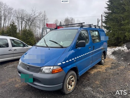 Toyota Hiace 4WD with 2 sets of tires Hiace 4WD with 2 sets of tires 2005 2 Small Vans image 76