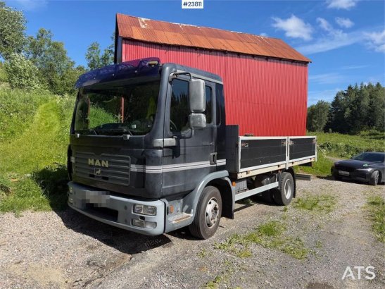 MAN TGL 8.240 4x2 flatbed truck w/ two sets of tires. TGL 8.240 4x2 flatbed truck w/ two sets of tires. 2006 2 image 16