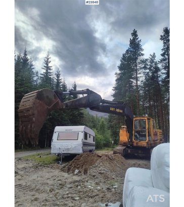 Åkerman H10 Excavator with Digging Bucket H10 Excavator with Digging Bucket 1983 2 Crawler Excavators