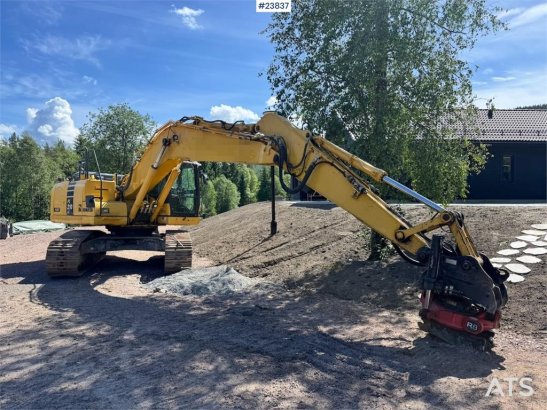 Komatsu PC210LC Excavator with 2020 Rototilt and 2 Buckets PC210LC Excavator with 2020 Rototilt and 2 Buckets 2016 2 Crawl...