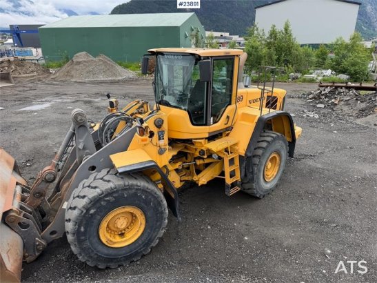 Volvo L180F Wheel loader with bucket L180F Wheel loader with bucket 2008 2 Wheel Loaders