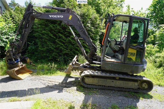 Volvo ECR58F with tilt and two buckets. Only 3,035 hours ECR58F with tilt and two buckets. Only 3,035 hours 2021 2 image 31
