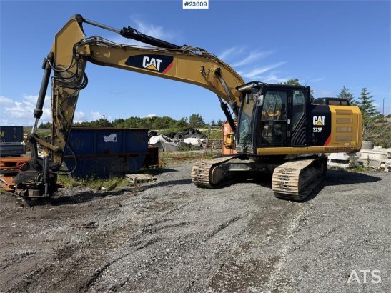 CAT 323FL with tilt and digging bucket 36 2018 2 Crawler Excavators