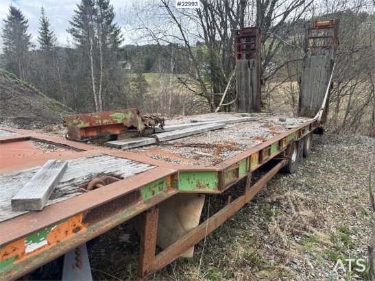 Goldhofer machine trailer. Repair object. Goldhofer machine trailer. Repair object. 1991 2 Lowloader trailers