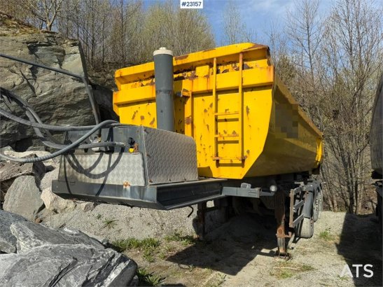 Maur Bilpåbygg 3-axle tipping semi-trailer for sale as a repair o Maur bilpabygg 3-axle tipping semi-trailer for sale as a...