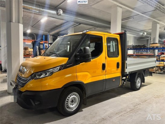 Iveco 35S18 flatbed truck with crane – 2 sets of tires – 35S18 flatbed truck with crane – 2 sets of tires – 2025 2 Small Vans