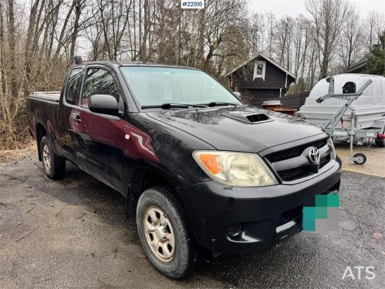Toyota Hilux 4x4 van – 2 sets of tires! Hilux 4x4 van – 2 sets of tires! 2006 2 Small Vans