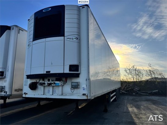 Schmitz box semi-trailer with fridge/freezer unit – load b Schmitz Cargobull box semi-trailer with fridge/freezer unit – l...