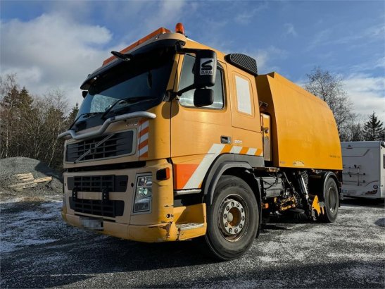 Volvo FM9 4x2 sweeper truck w/ Beam sweeper S7000 superc FM9 4x2 sweeper truck w/ Beam sweeper S7000 superc 2003 2