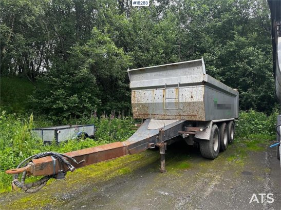 Nor-Slep 3 axle triple trailer. Nor-Slep 3 axle triple trailer. 2004 2 Dump trailers