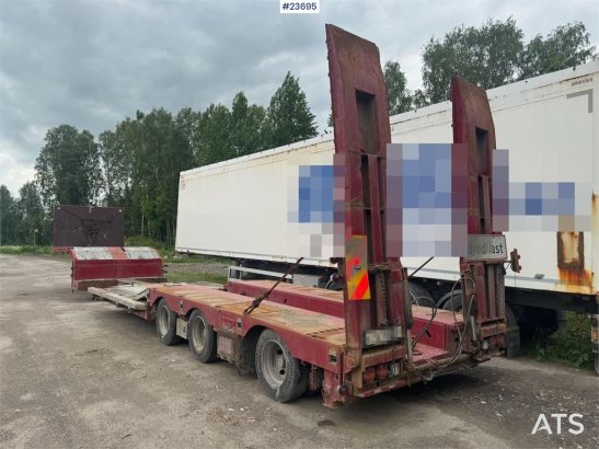 Broshuis Machine Semi-Trailer – with hydraulic loading ramp Broshuis Machine Semi-Trailer – with hydraulic loading ramp 20...